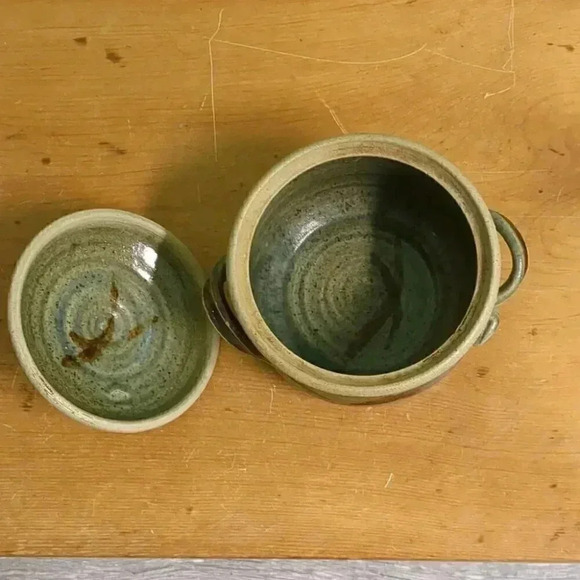 💖HOST PICK😍Casserole dish with lid by Farmhouse Pottery - Picture 3 of 8